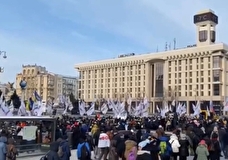 Несколько сотен протестующих попытались ворваться в здание Рады