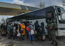 Украинские военные пытаются покинуть Мариуполь под видом мирных жителей