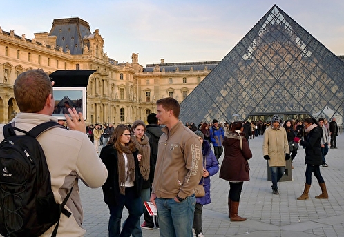 Франция с 1 апреля возобновит выдачу туристических виз россиянам