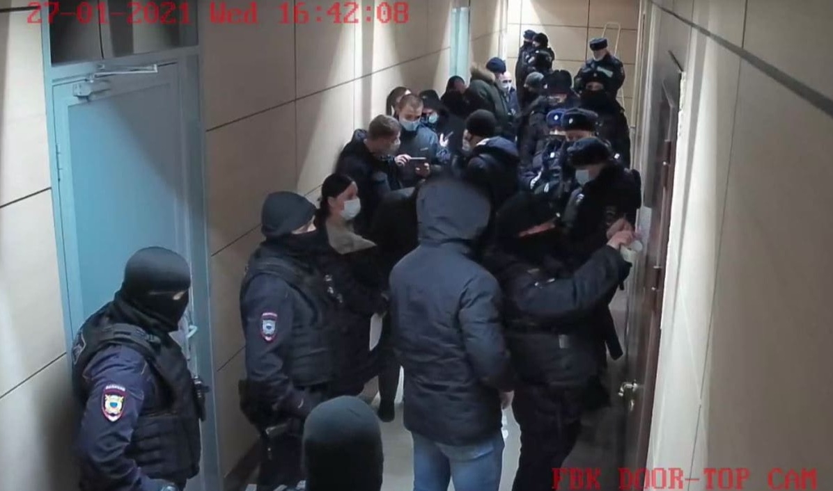 Полиция обыскивает квартиры Алексея Навального и его жены, а также офис и квартиры сотрудников ФБК