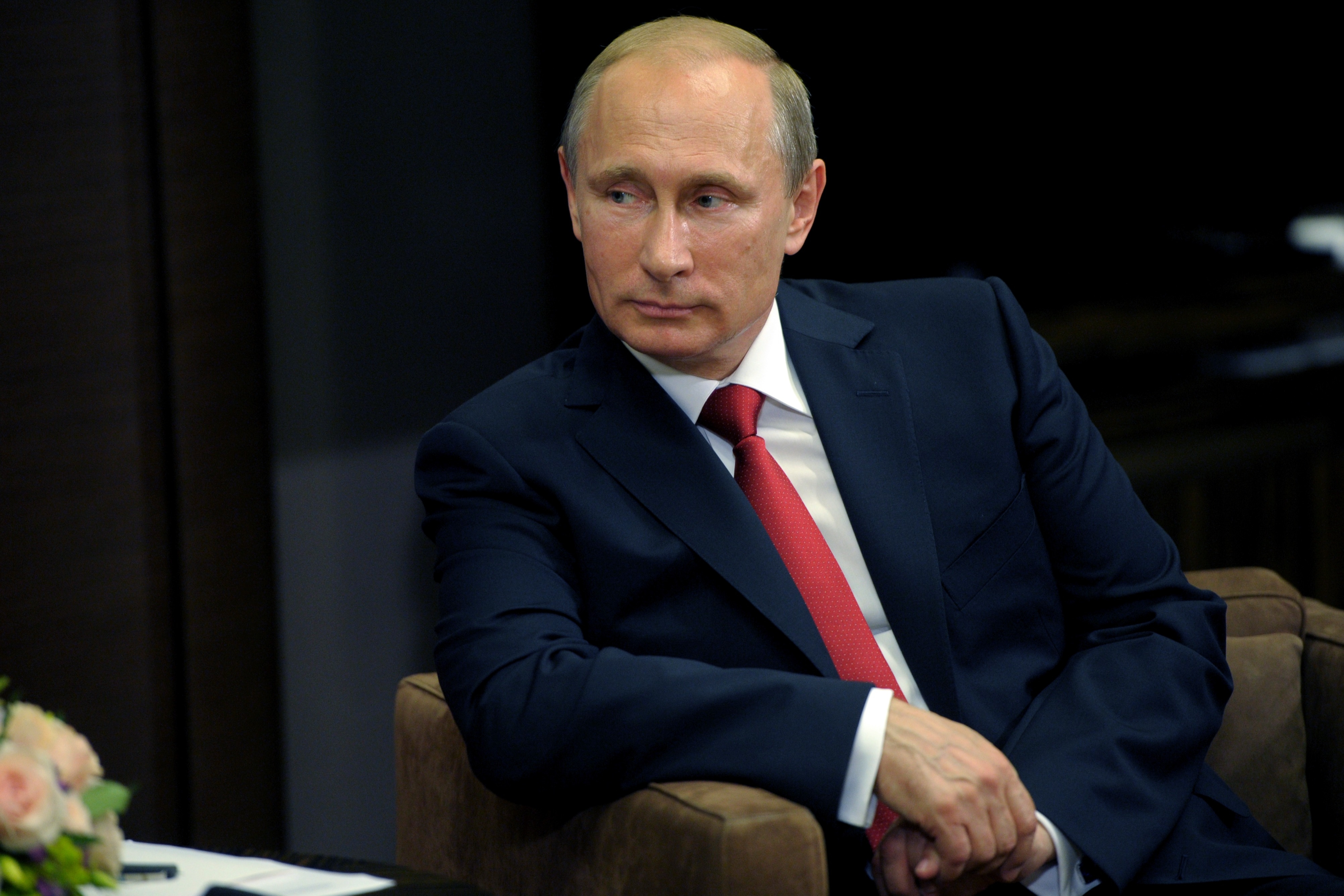 Путин: заболевший адъютант перенес коронавирус бессимптомно