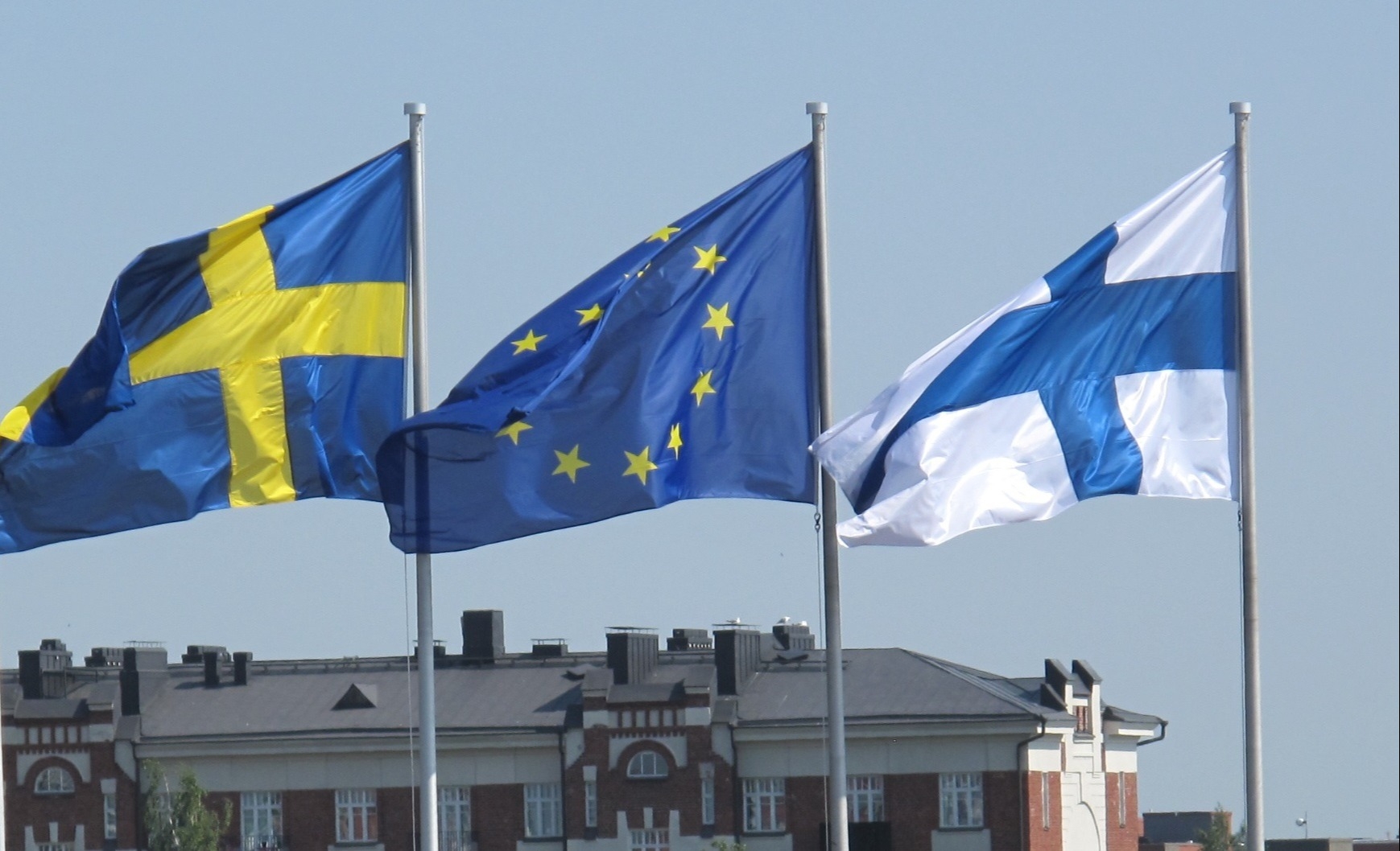 Песков: РФ не угроза для Финляндии и Швеции, как и они для нее