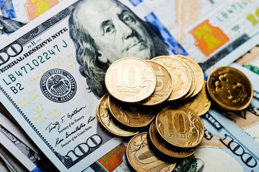 Курс доллара на Мосбирже растет до 56,5 рубля