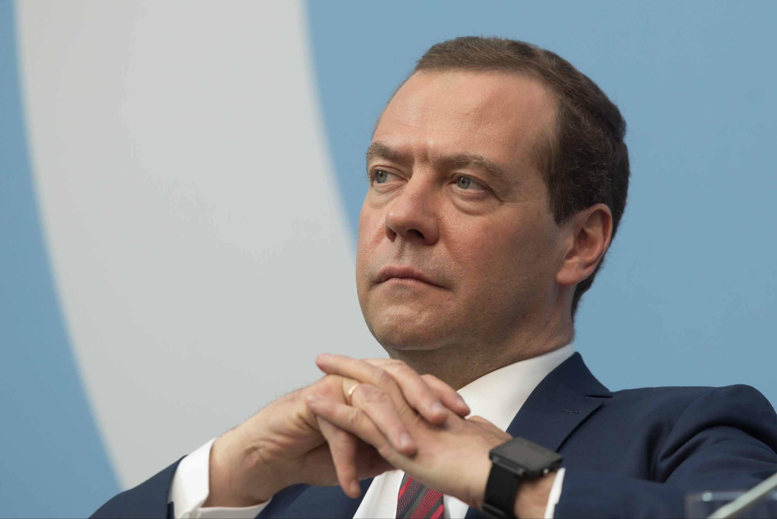 Медведев стрим. Медведев 2022. Медведев уставший.